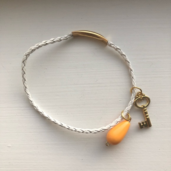 Preppy white braided leather key charm bracelet - Picture 6 of 6